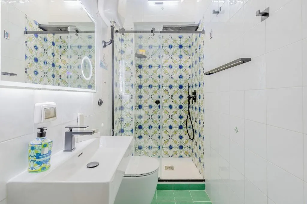 Room, Napolicentro Mare, Naples