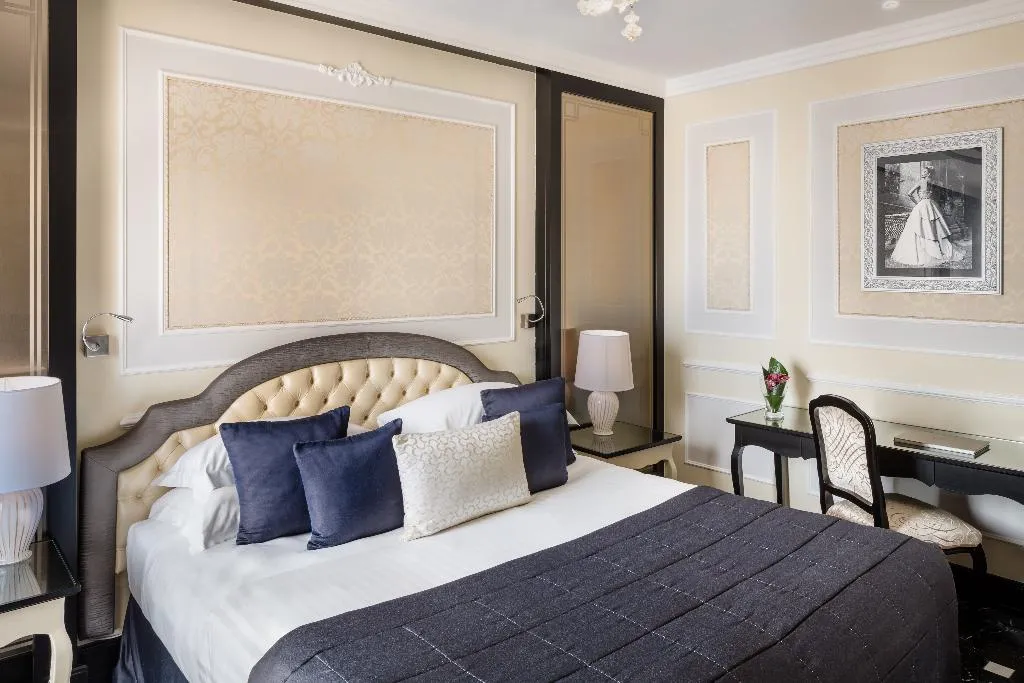 JUNIOR SUITE STANDARD Room, Baglioni Hotel Regina, Rome