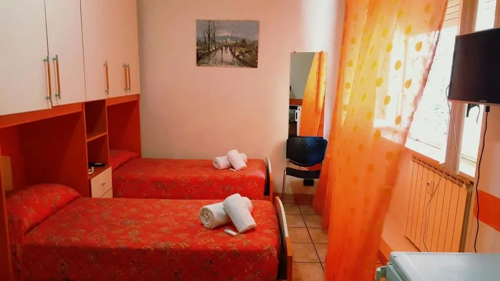 Room, B&B Piazza Ragusa, Naples