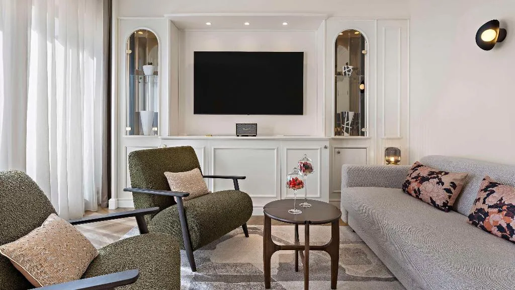 SUITE WITH BALCONY Room, Vignette Collection Bristol Berlin, Berlin