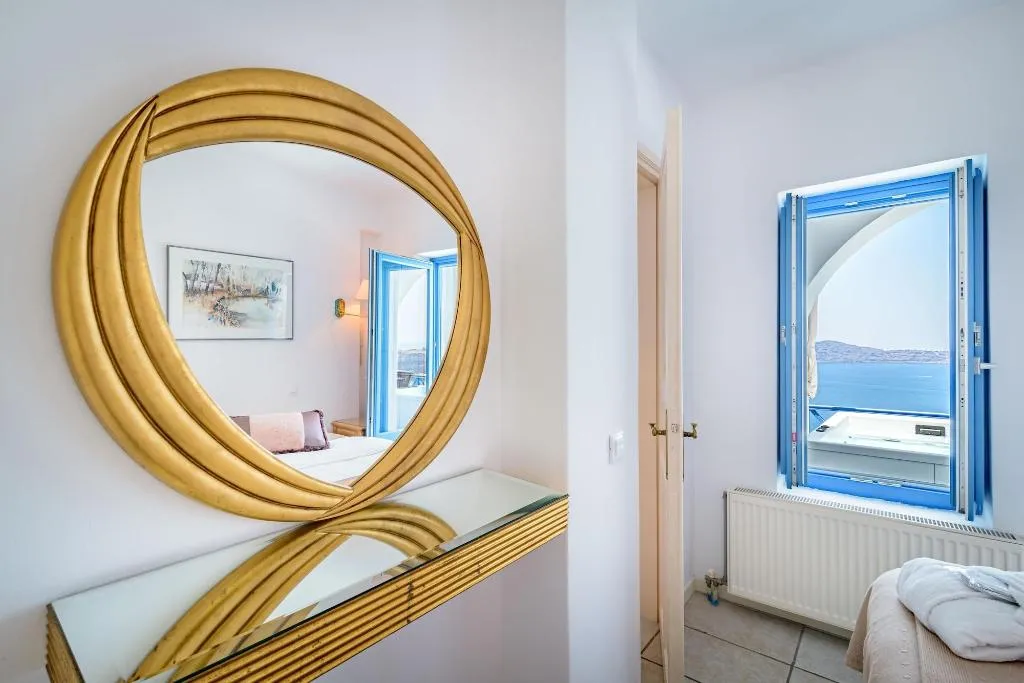 Room, Golden Grey Goose, Santorini