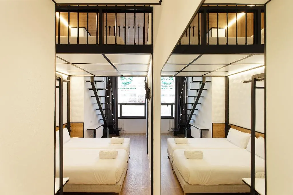 QUADRUPLE SUPERIOR WITH VIEWS Room, Green House Hotel, Barcelona