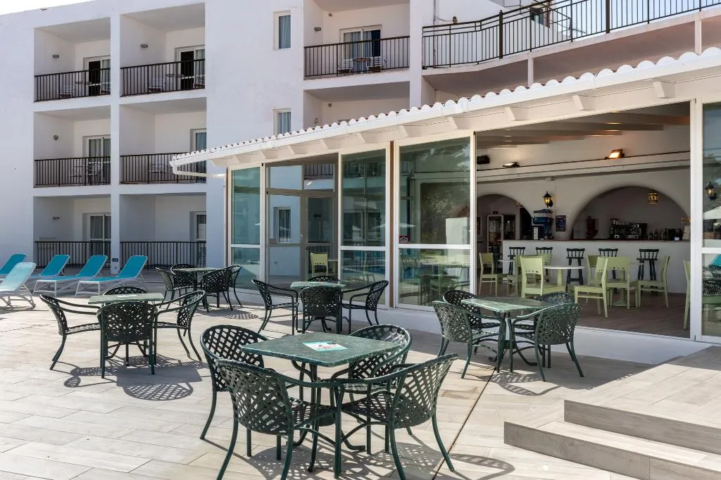 Terrace, Vibra Club Maritim Aparthotel, Ibiza