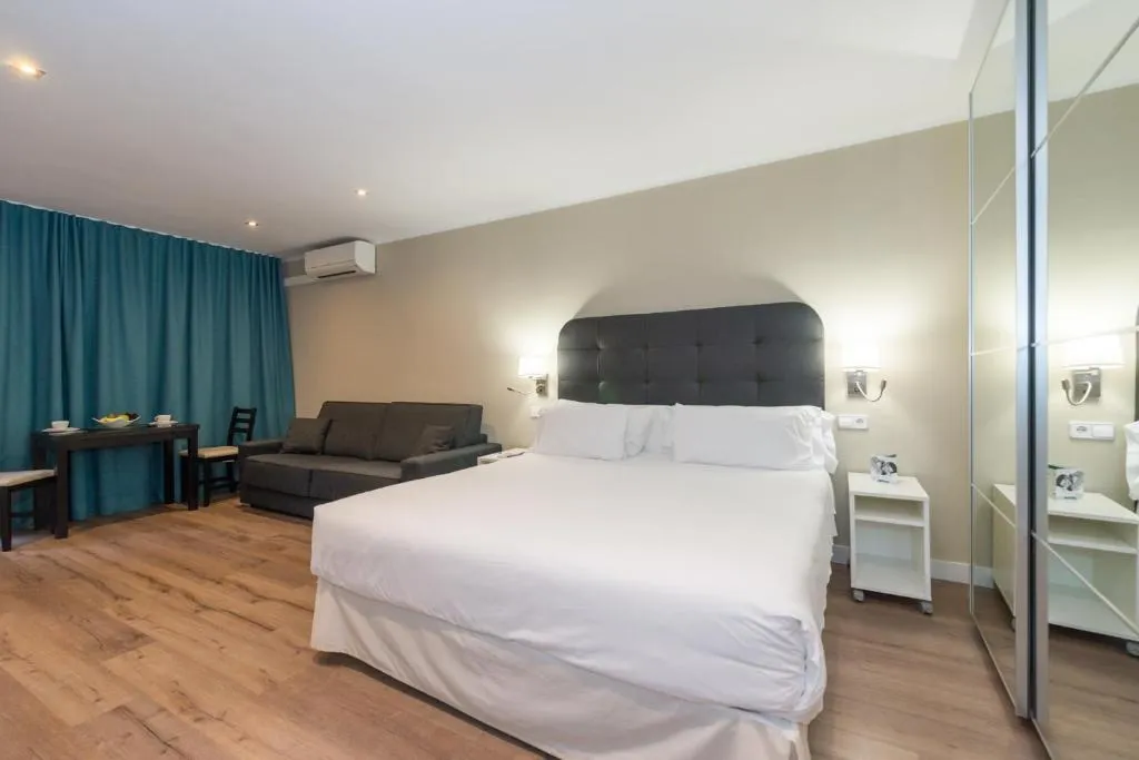 APARTMENT WITH TERRACE Room, Senator Barcelona Apartments, Barcelona