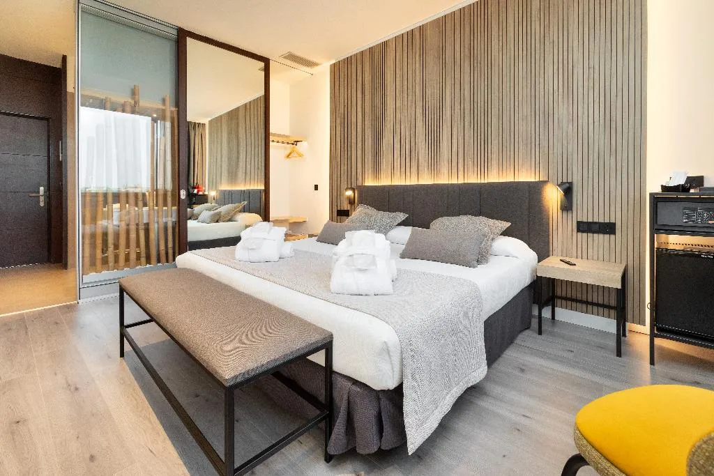 Double or Twin SUPERIOR Room, Alexandre Fira Congress, Barcelona