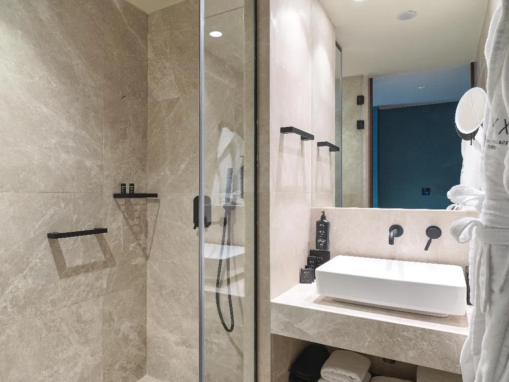 DOUBLE DELUXE Room, NYX Esperia Palace Athens by Leonardo Hotels, Athens