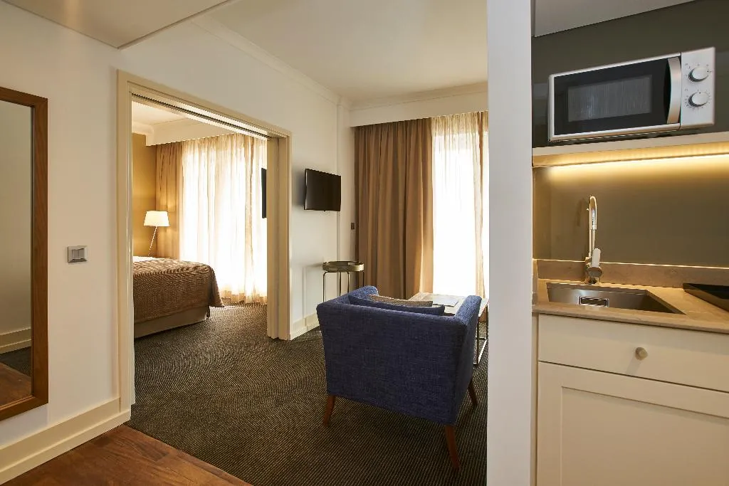JUNIOR SUITE STANDARD Room, PortoBay Marques, Lisbon