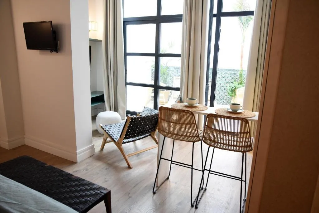 APARTMENT WITH PRIVATE POOL Room, Honest Sevilla, Seville