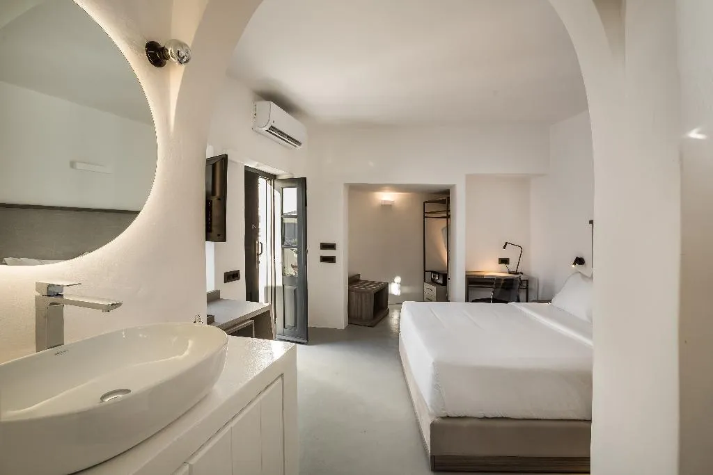 Room DELUXE SUPERIOR Room, Sun Rocks Boutique Hotel | Caldera View Suites, Santorini