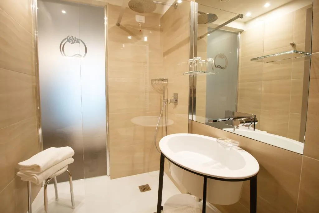 DOUBLE SUPERIOR LAKE VIEW Room, Olivi Hotel & Natural Spa, Milan