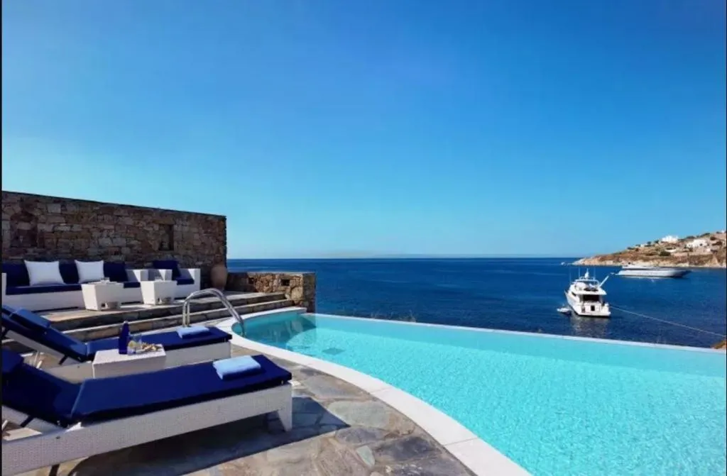 SUITE WITH PRIVATE POOL Room, Petasos Beach Resort & Spa, Mykonos
