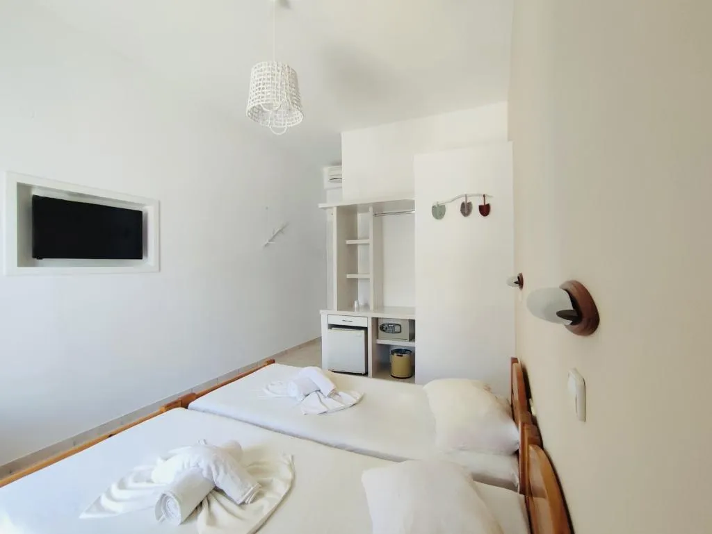 TRIPLE STANDARD Room, Aegeon, Santorini