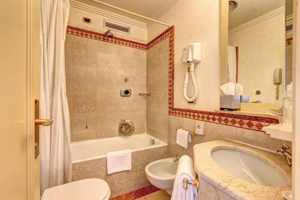 TRIPLE STANDARD Room, Auriga, Milan