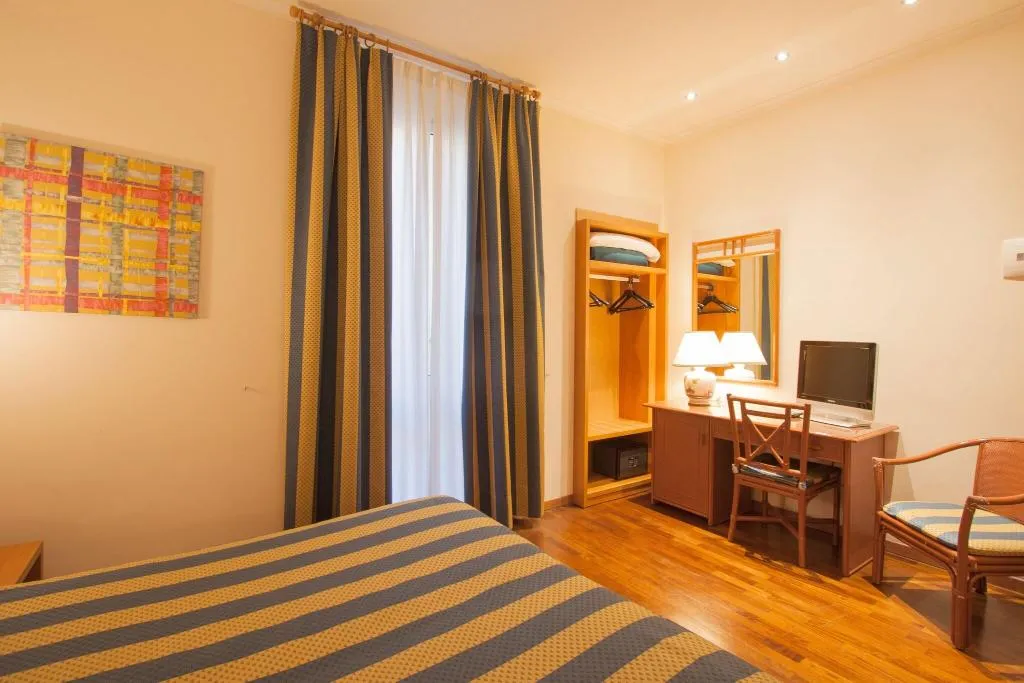 QUADRUPLE THREE BEDS Room, Laurentia, Rome