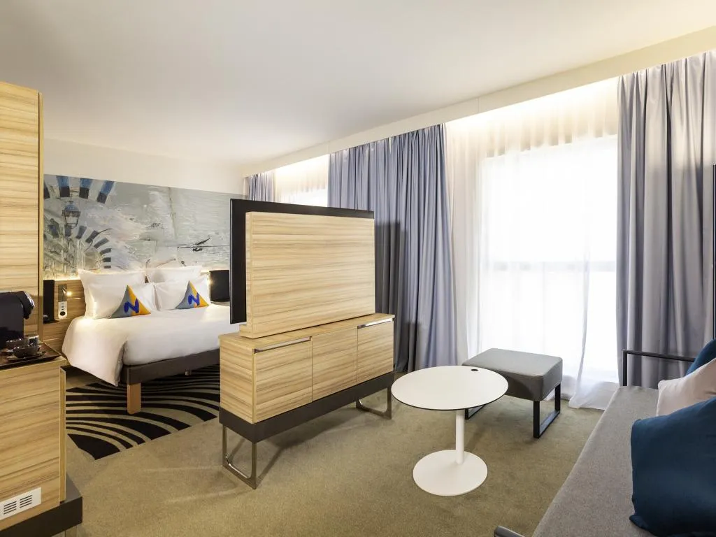 DOUBLE EXECUTIVE KING BED Room, Novotel Tunis Lac, Tunisia