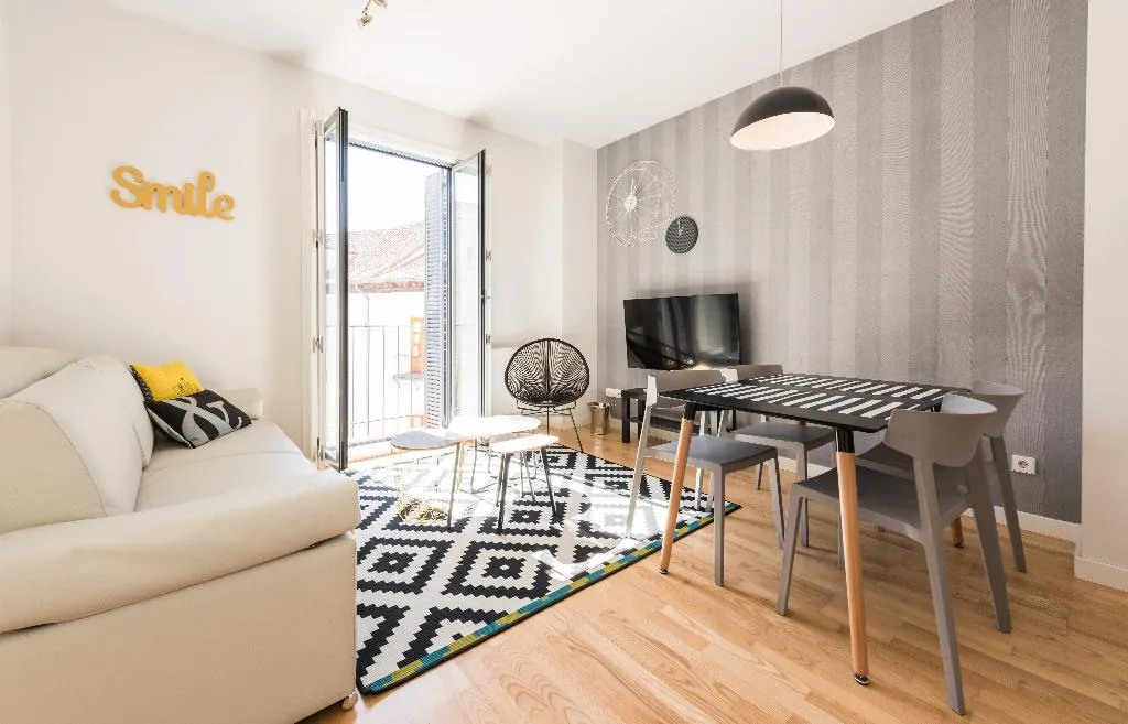 APARTMENT CAPACITY 4 ONE BEDROOM Room, Apartamentos Madrid Puerta del Sol, Madrid