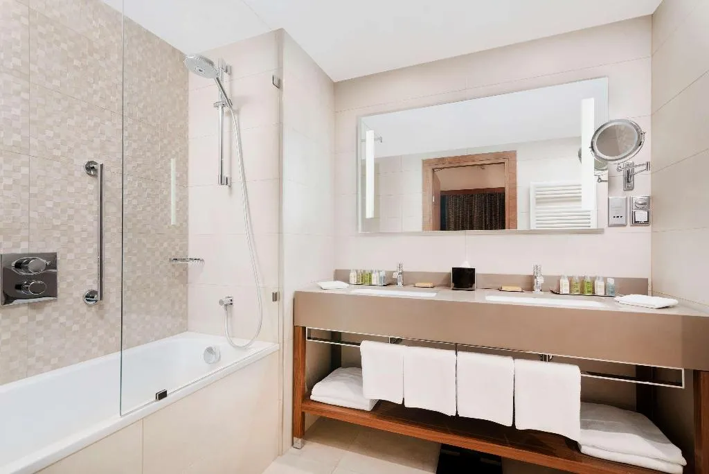 Room, DoubleTree by Hilton Krakow Hotel & Convention Cen, Krakow