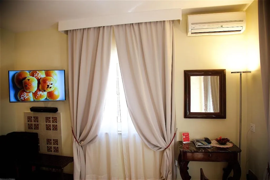 Room, Il Giardino Segreto, Naples