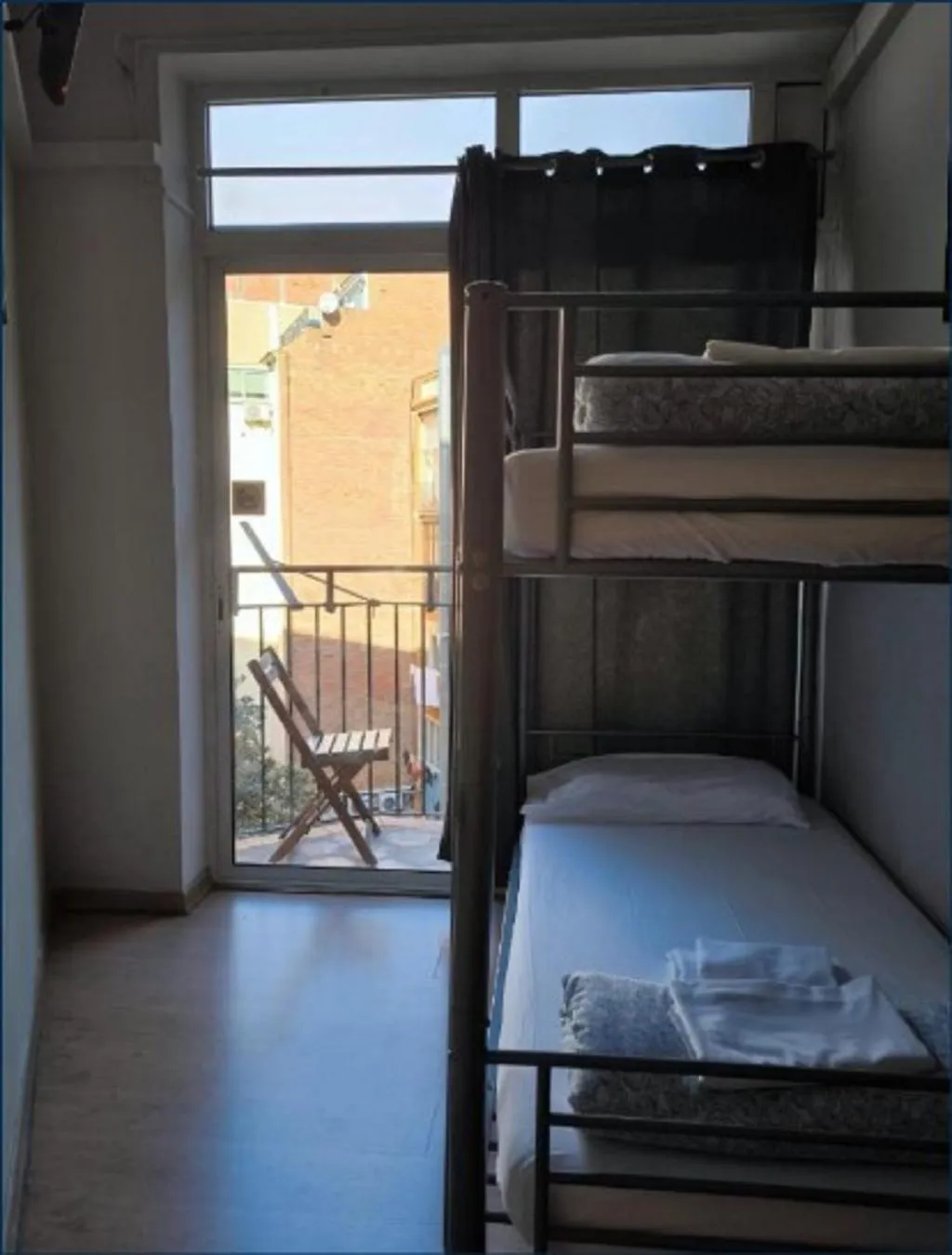 TWIN ONE BEDROOM ONE BATHROOM Room, Wow Barcelona Hostel, Barcelona