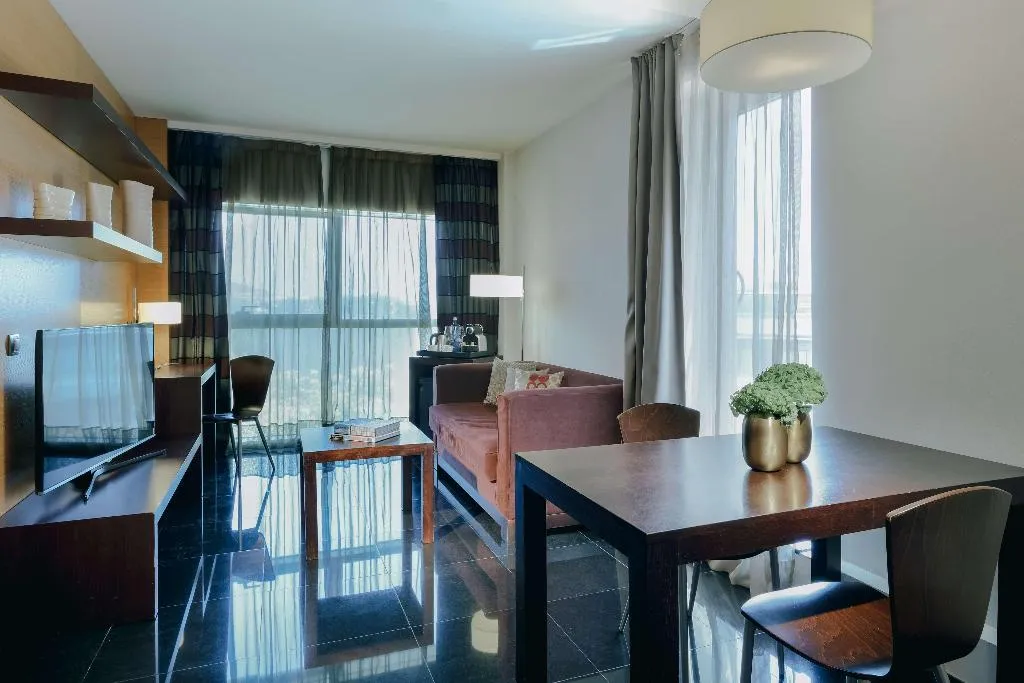 Room, Hesperia Fira Apartments, Barcelona