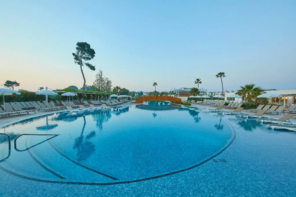 Pool, BG Tonga Tower Design Hotel & Suites, Majorca
