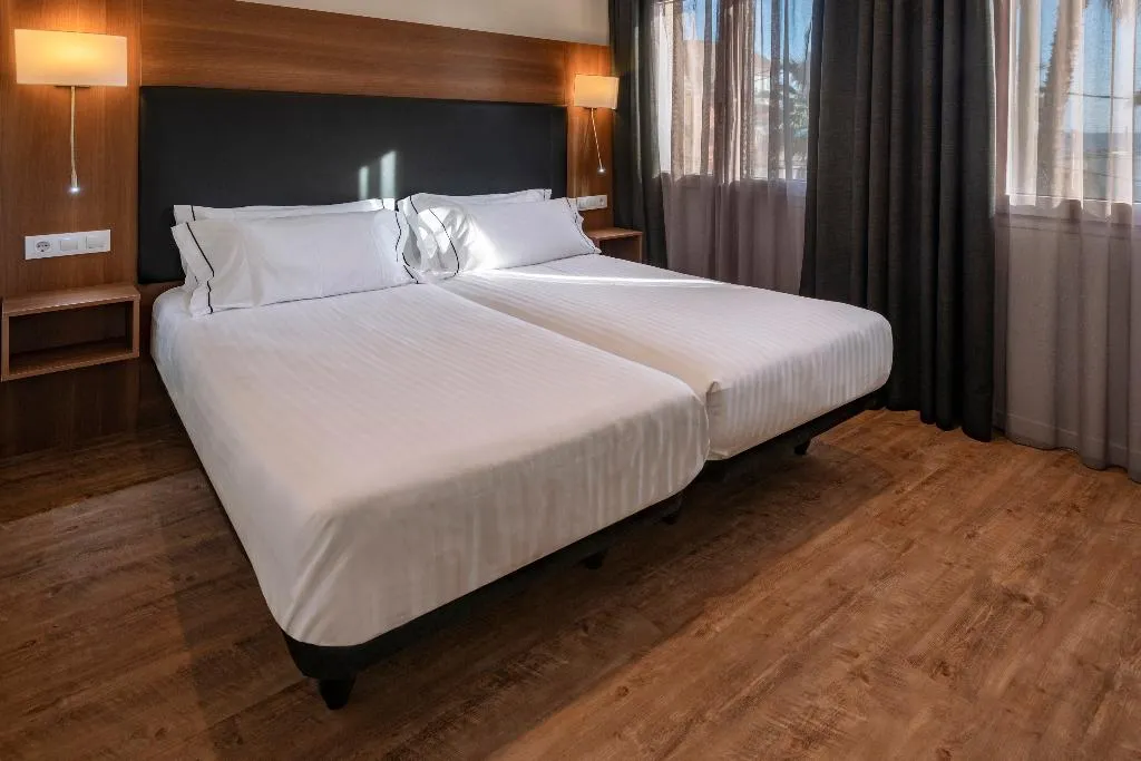 APARTMENT CAPACITY 3 TWO BEDROOMS Room, Apartamentos Playa De Castelldefels, Barcelona