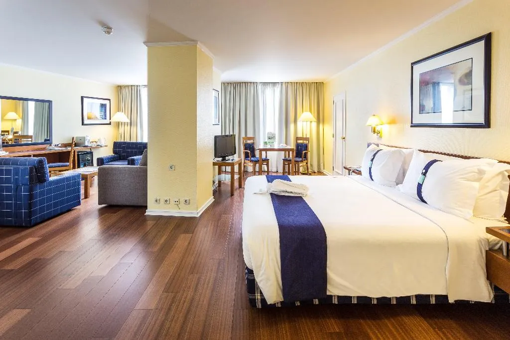 SUITE KING SIZE BED Room, Holiday Inn Lisboa, Lisbon