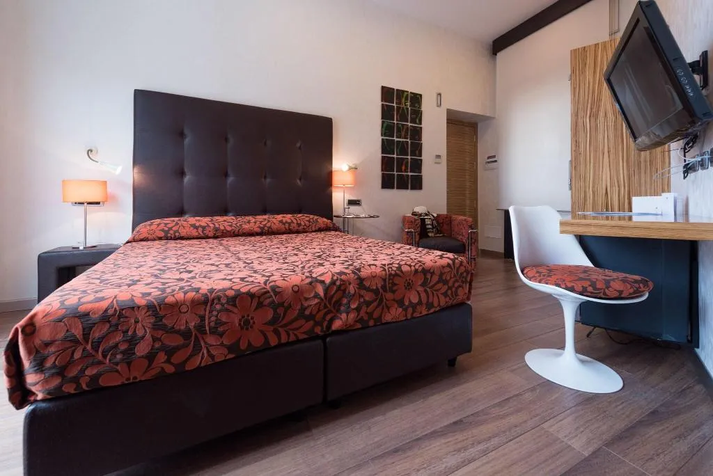 DOUBLE CLASSIC Room, Palazzo Ferraioli, Naples