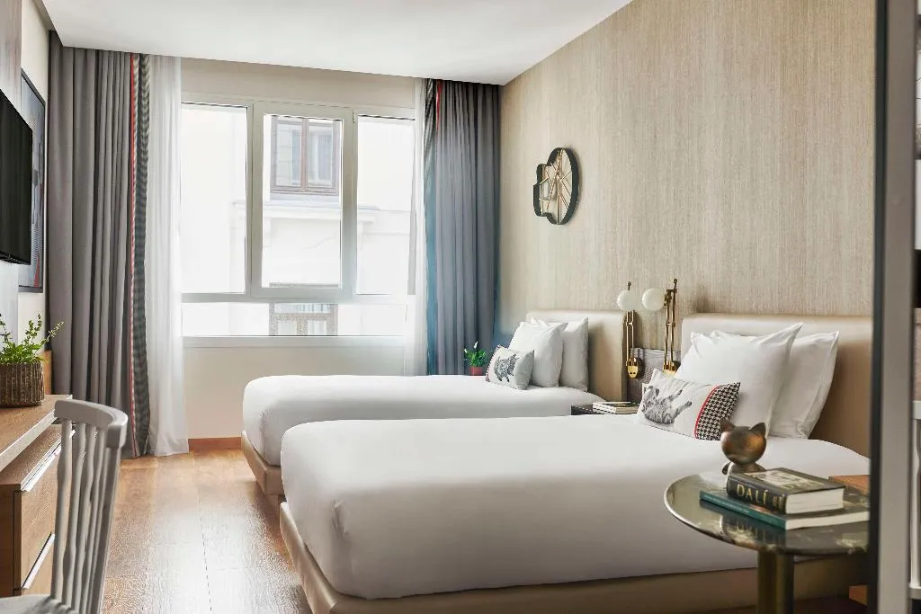 Room, Hyatt Centric Gran Via Madrid, Madrid
