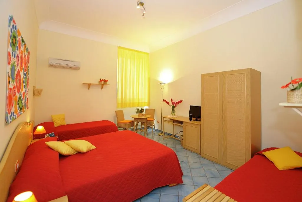 Room, Sharon House, Naples