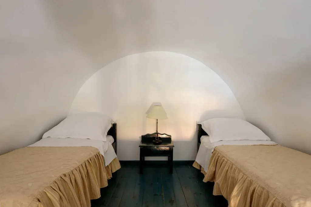 APARTMENT CAPACITY 5 Room, Veggera Hotel, Santorini