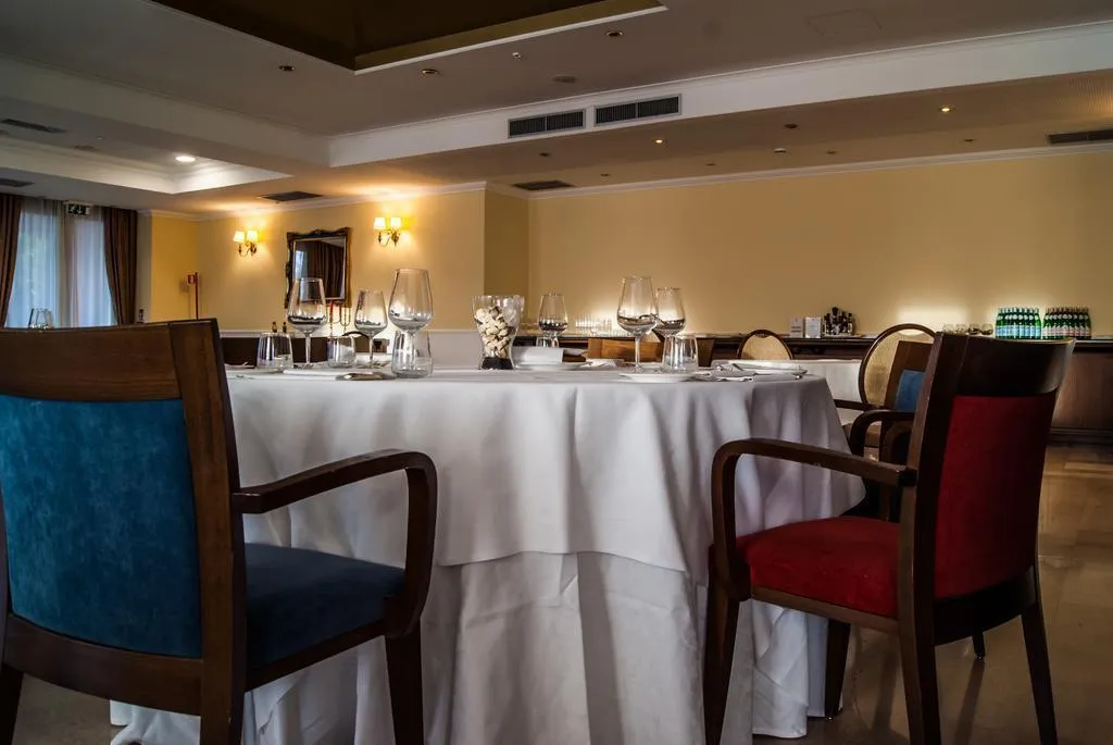 Restaurant, Picciolo Etna Golf Resort & Spa, Curio Collection, Catania
