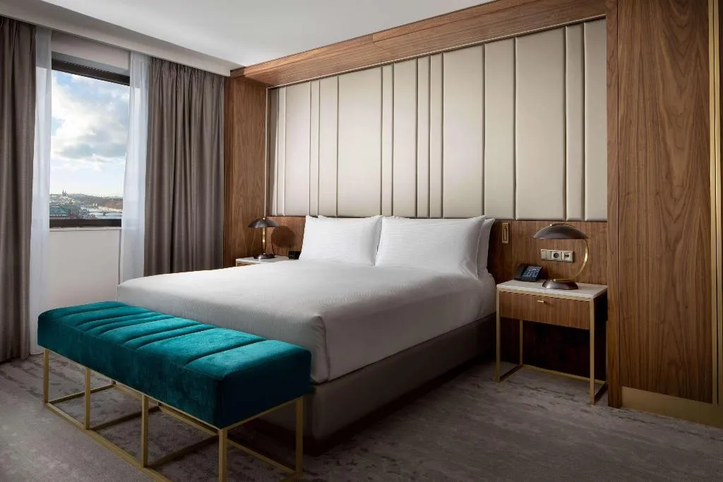SUITE KING SIZE BED Room, Hilton Prague Atrium, Prague