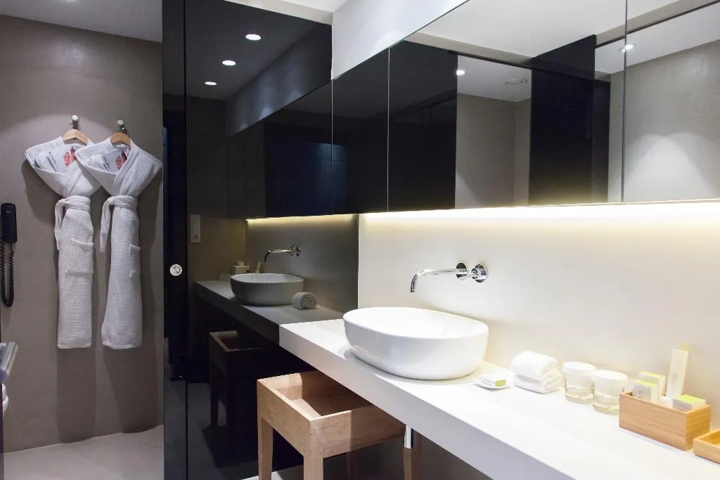 JUNIOR SUITE WITH TERRACE Room, Alexandra Barcelona, Curio Collection by Hilton, Barcelona