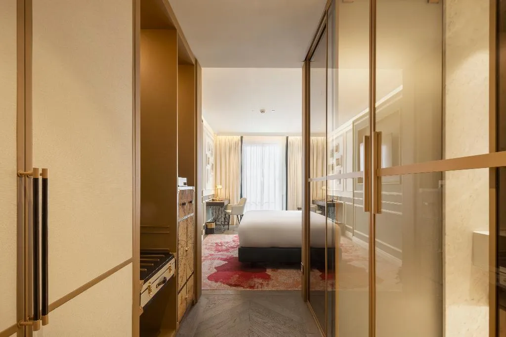 DOUBLE DELUXE Room, The Emerald House Lisbon, Curio Collection by Hilt, Lisbon