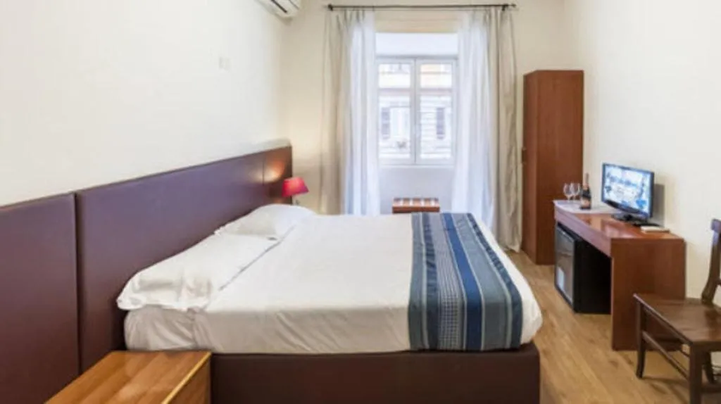Room, California, Rome