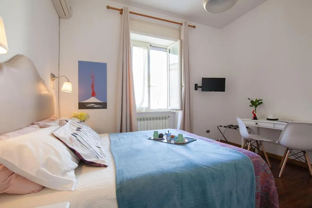 Room, Napolicentro Mare, Naples