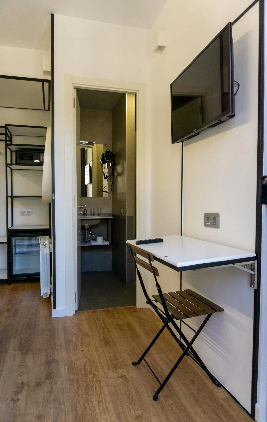 TWIN SUPERIOR WITH VIEWS Room, Fontanella Green House, Barcelona