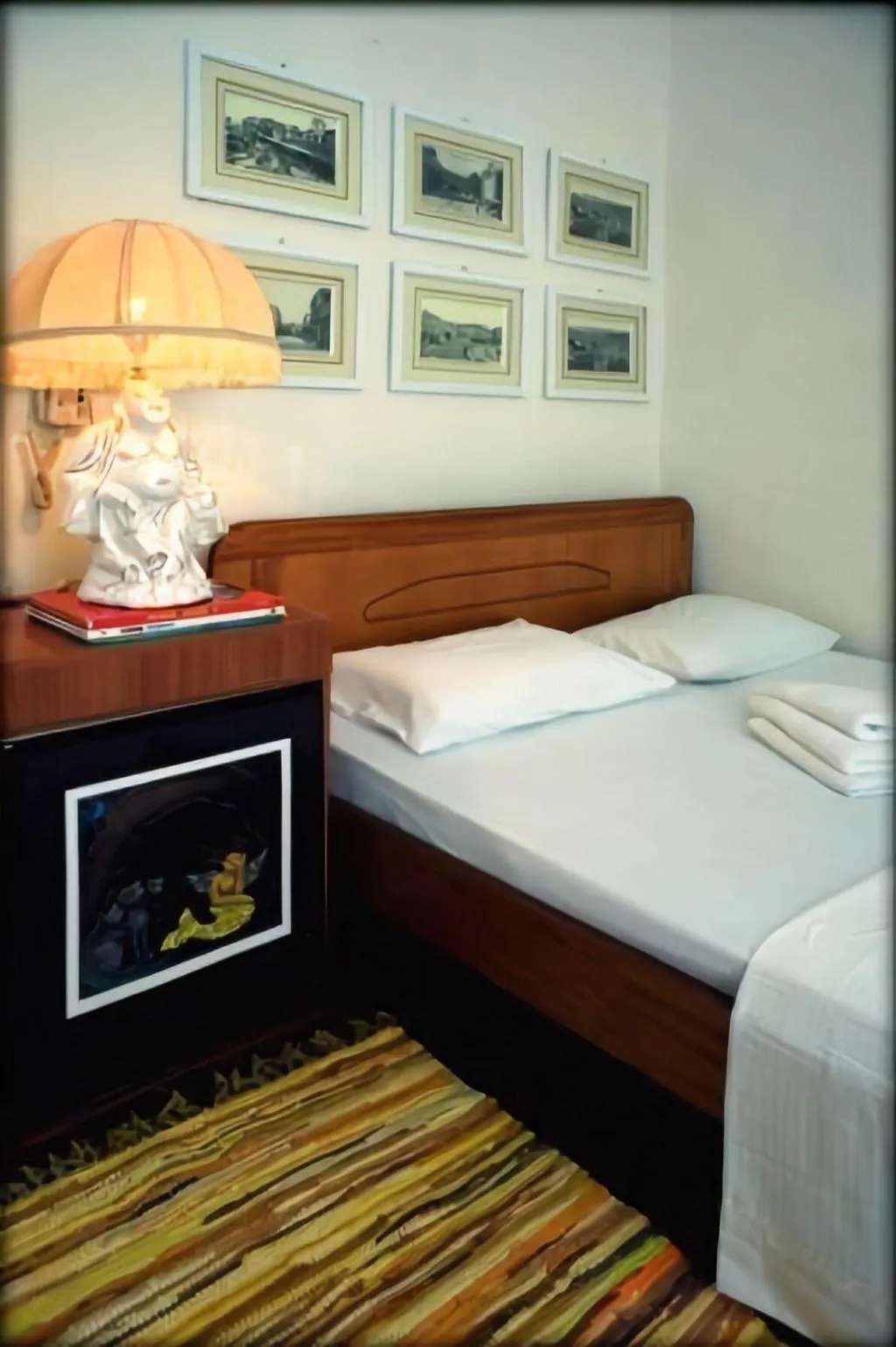 Room, Fivos, Athens
