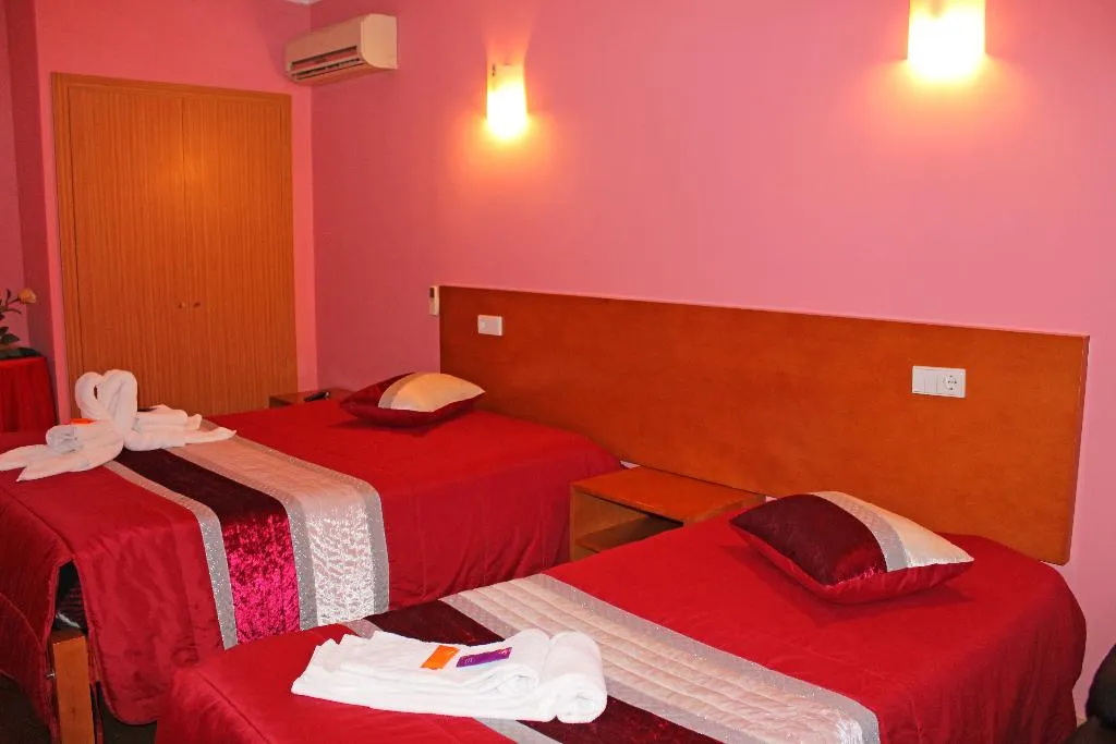FAMILY ROOM CAPACITY 3 Room, Monte Carlo Love Porto, Porto