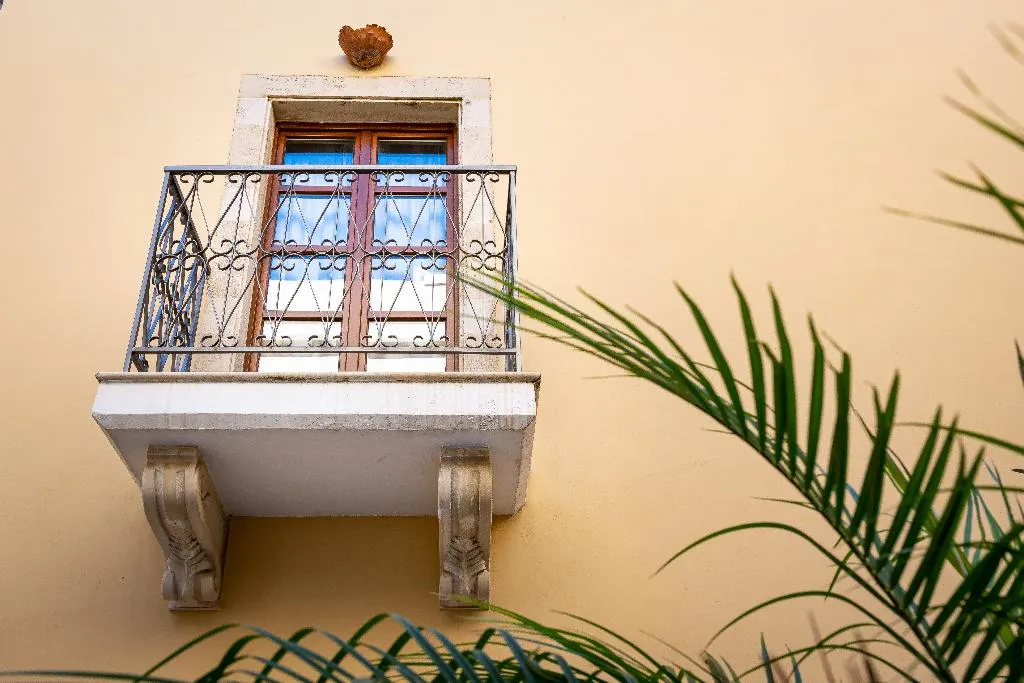 General view, Palazzino Di Corina, Crete