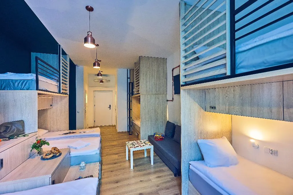 FAMILY ROOM CAPACITY 10 Room, Draggo House- Hostel, Krakow