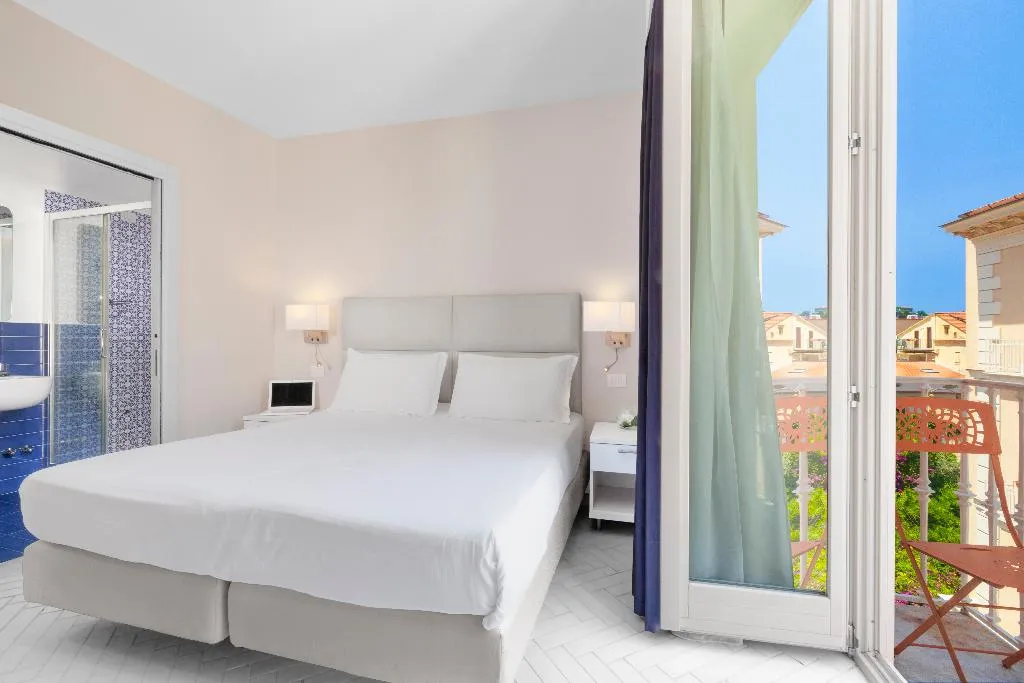 Double or Twin DELUXE CITY VIEW Room, Palazzo Tasso, Naples