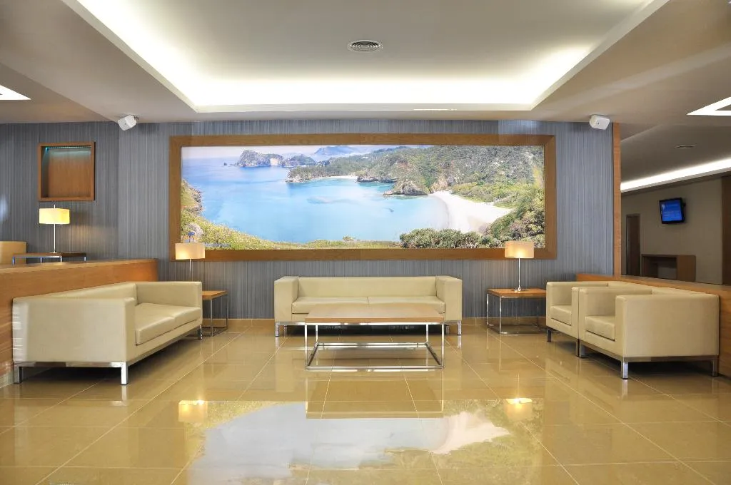 Lobby, Samos, Majorca