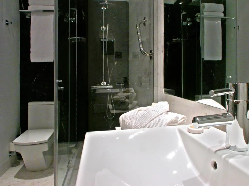 TRIPLE STANDARD Room, Grupotel Gran Via 678, Barcelona
