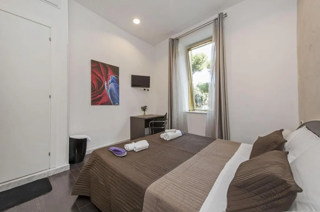 Room, Gate 40, Naples