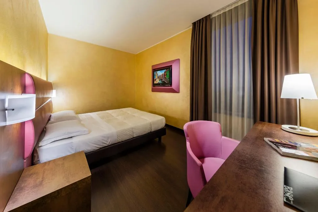 Room, Base Hotel, Venice