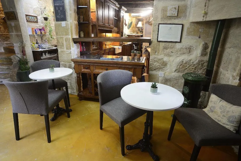 Bar, The Burrow Guest House, Malta