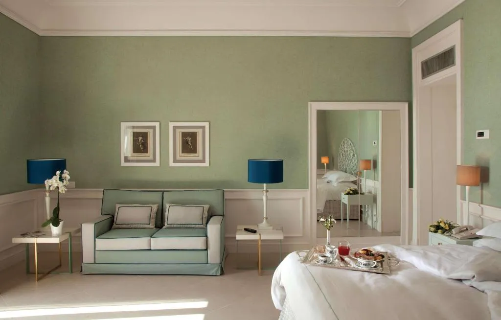 Room, Grand Hotel Santa Lucia, Naples