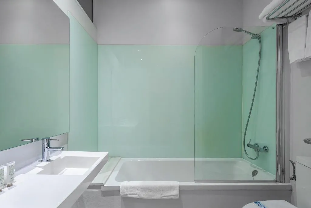 APARTMENT SUPERIOR CAPACITY 4 Room, Suites Sevilla Plaza, Seville